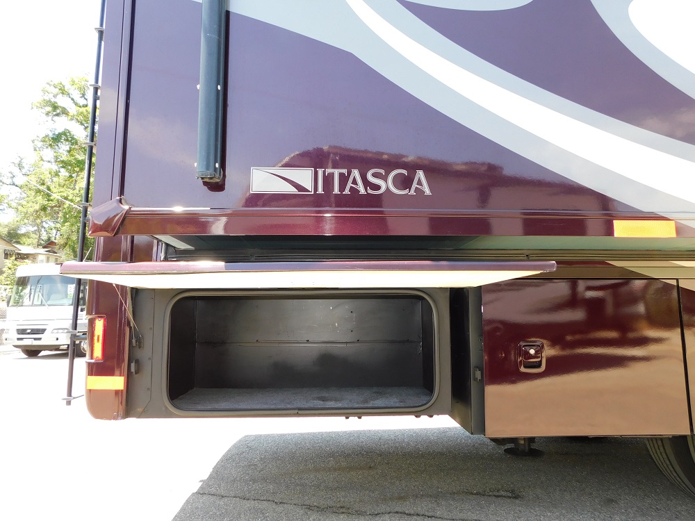 2013 Winnebago Itasca Sunova 30A - Image 12