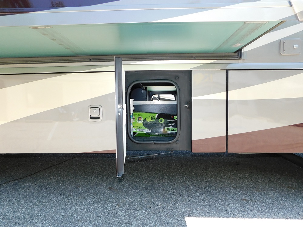 2013 Winnebago Itasca Sunova 30A - Image 16