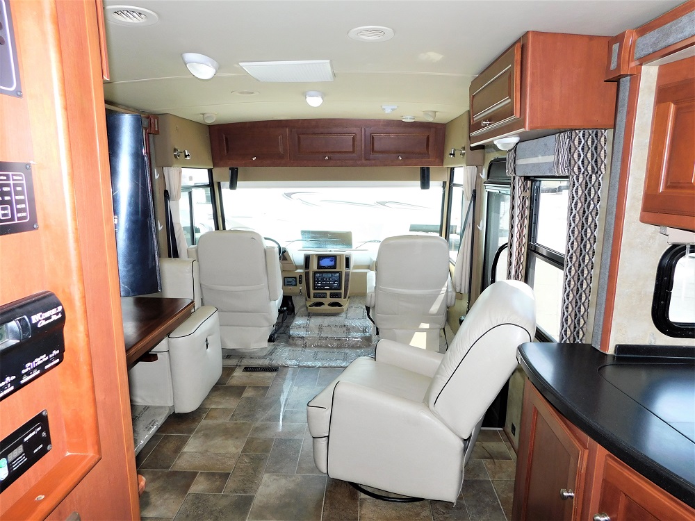 2013 Winnebago Itasca Sunova 30A - Image 19