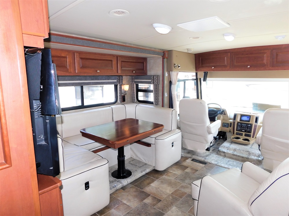 2013 Winnebago Itasca Sunova 30A - Image 22