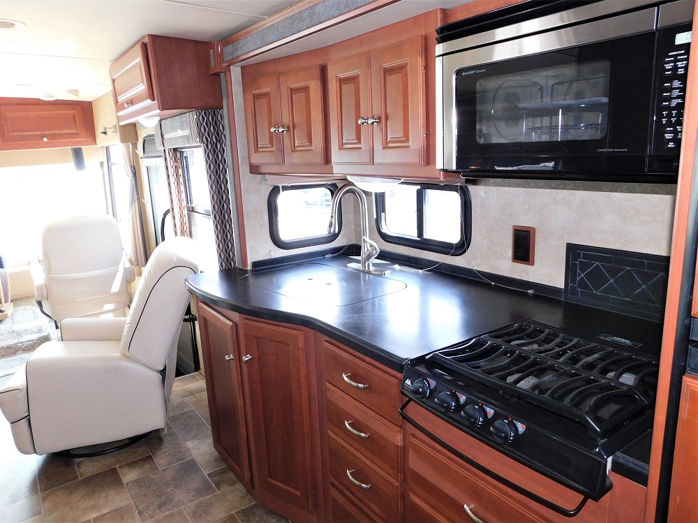 2013 Winnebago Itasca Sunova 30A - Image 23