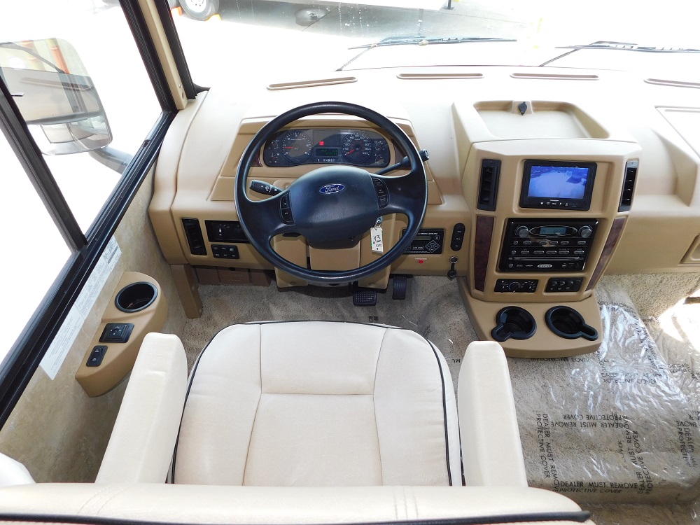 2013 Winnebago Itasca Sunova 30A - Image 24