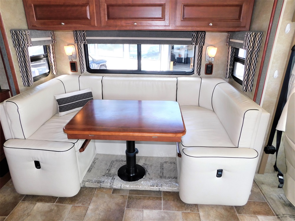2013 Winnebago Itasca Sunova 30A - Image 25