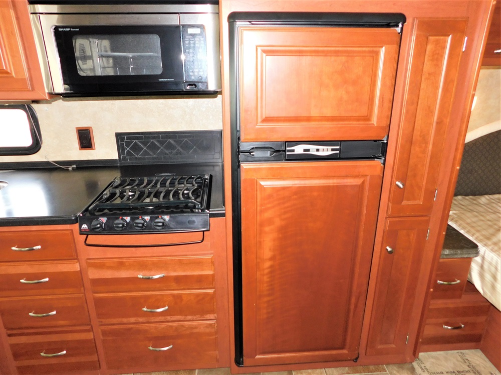 2013 Winnebago Itasca Sunova 30A - Image 30