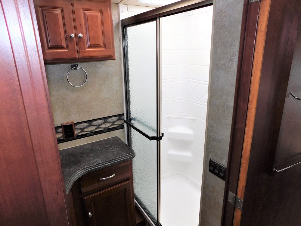 2013 Winnebago Itasca Sunova 30A - Image 33