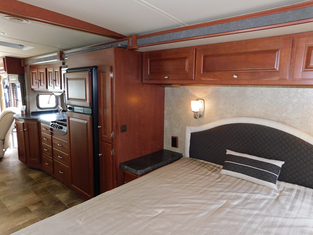 2013 Winnebago Itasca Sunova 30A - Image 36