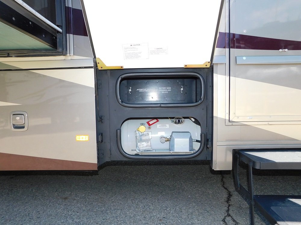 2013 Winnebago Itasca Sunova 30A - Image 8