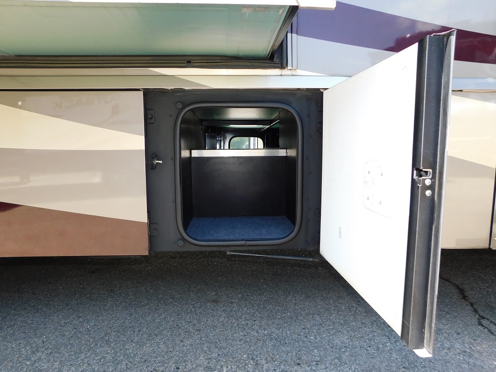 2013 Winnebago Itasca Sunova 30A - Image 9