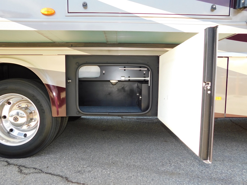 2013 Winnebago Itasca Sunova 30A - Image 10