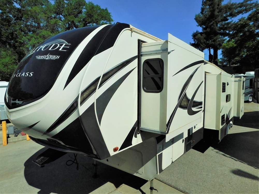 2019 Grand Design Solitude 3740 BH - Image 2