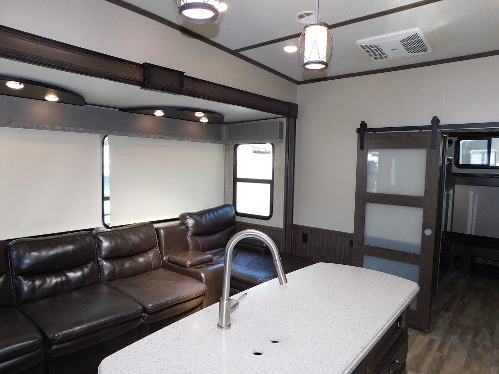 2019 Grand Design Solitude 3740 BH - Image 13