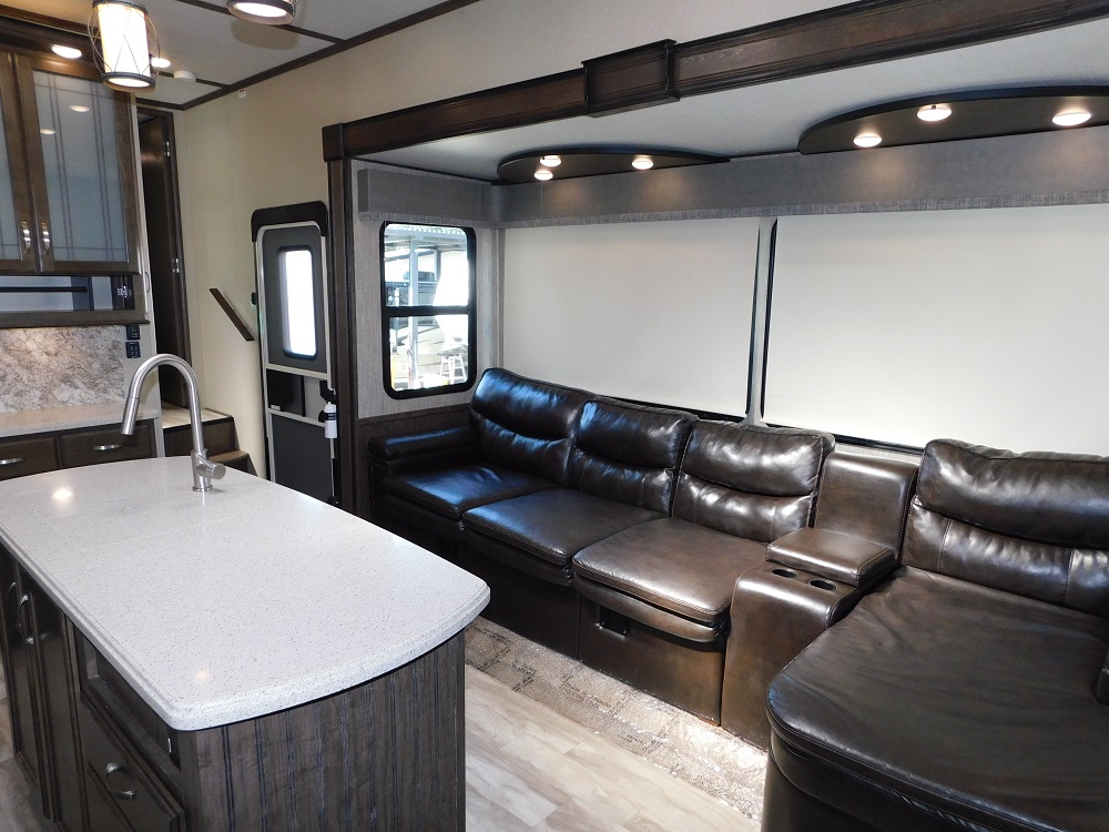 2019 Grand Design Solitude 3740 BH - Image 15