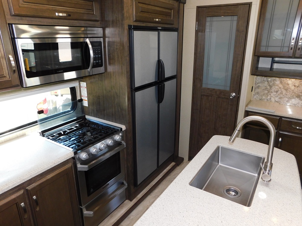 2019 Grand Design Solitude 3740 BH - Image 17