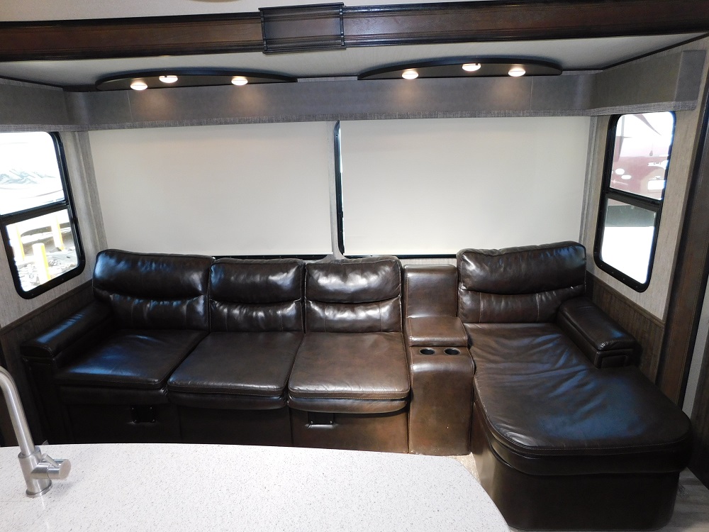 2019 Grand Design Solitude 3740 BH - Image 19