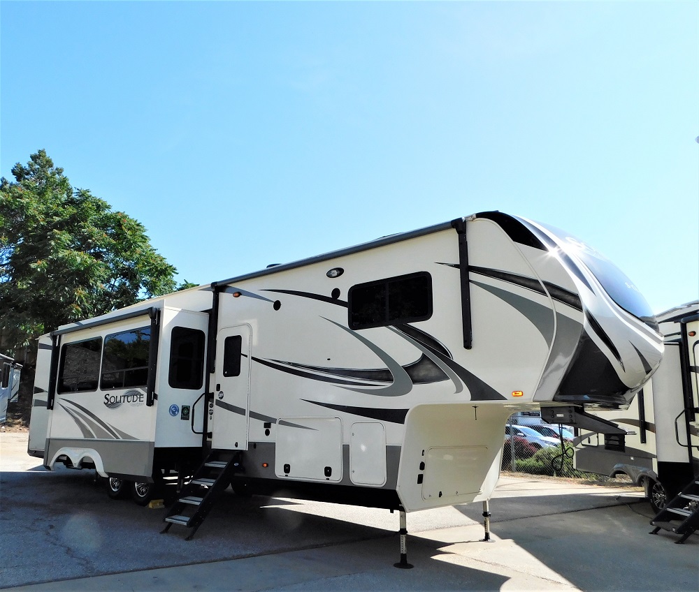 2019 Grand Design Solitude 3740 BH - Image 3
