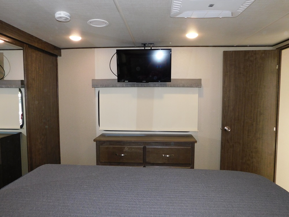 2019 Grand Design Solitude 3740 BH - Image 36