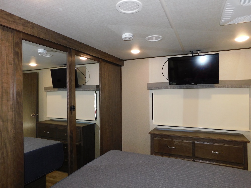 2019 Grand Design Solitude 3740 BH - Image 37