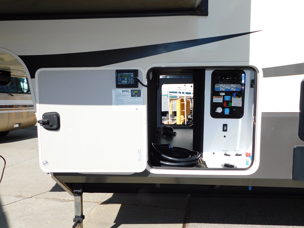 2019 Grand Design Solitude 3740 BH - Image 8