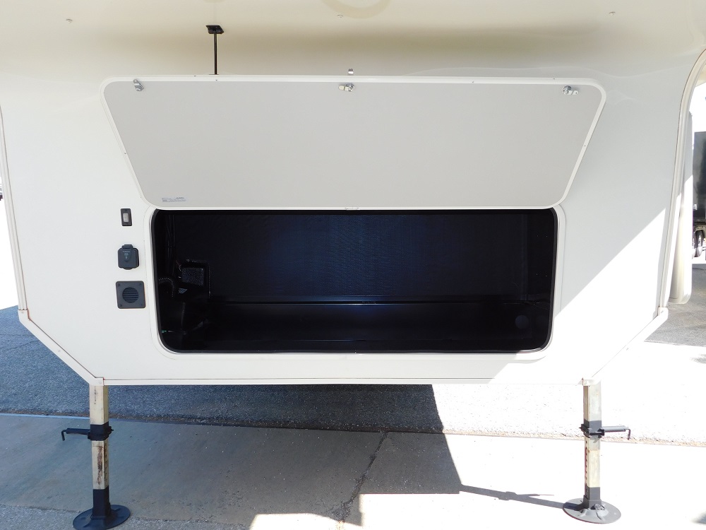 2019 Grand Design Solitude 3740 BH - Image 9