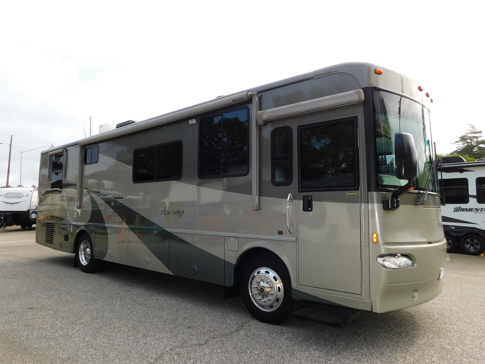 2005 Winnebago Journey 34H 350hp Turbo Diesel - Image 3