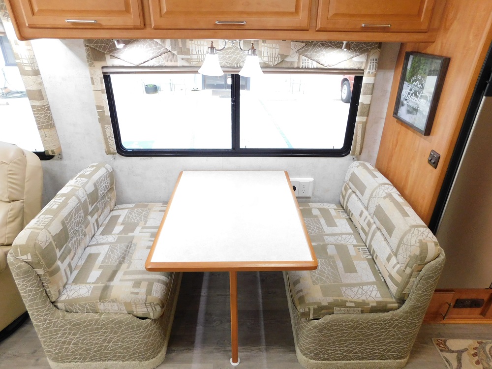 2005 Winnebago Journey 34H 350hp Turbo Diesel - Image 27