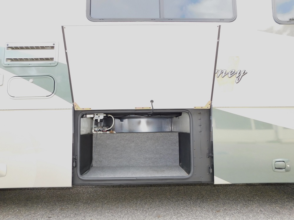 2005 Winnebago Journey 34H 350hp Turbo Diesel - Image 10
