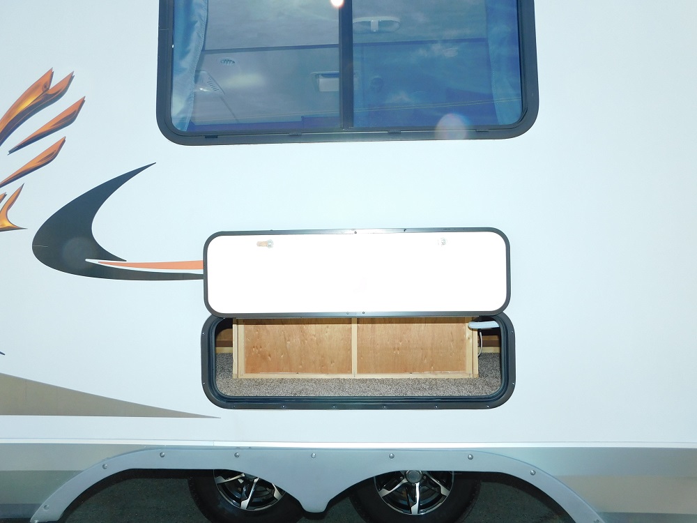 2017 Northwood Nash 29S Travel Trailer with Slide-out - Image 12