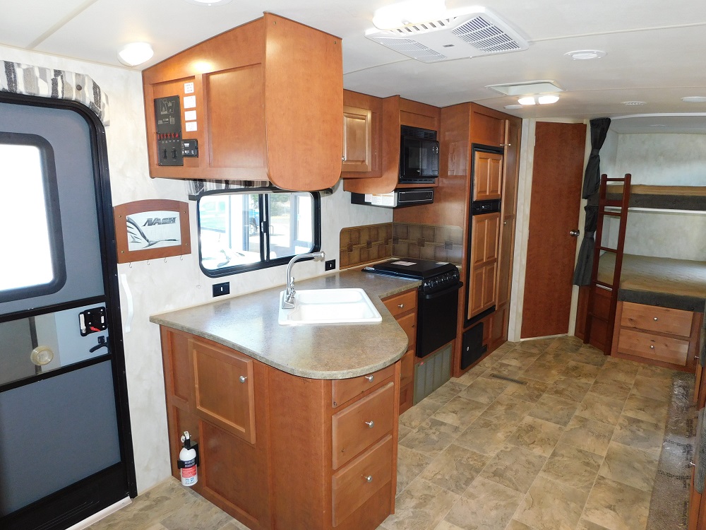 2017 Northwood Nash 29S Travel Trailer with Slide-out - Image 15