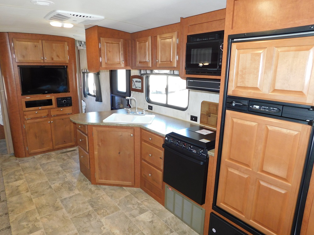 2017 Northwood Nash 29S Travel Trailer with Slide-out - Image 17