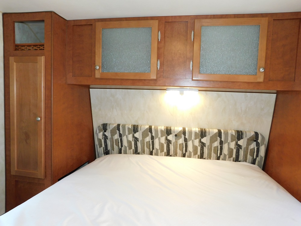 2017 Northwood Nash 29S Travel Trailer with Slide-out - Image 19