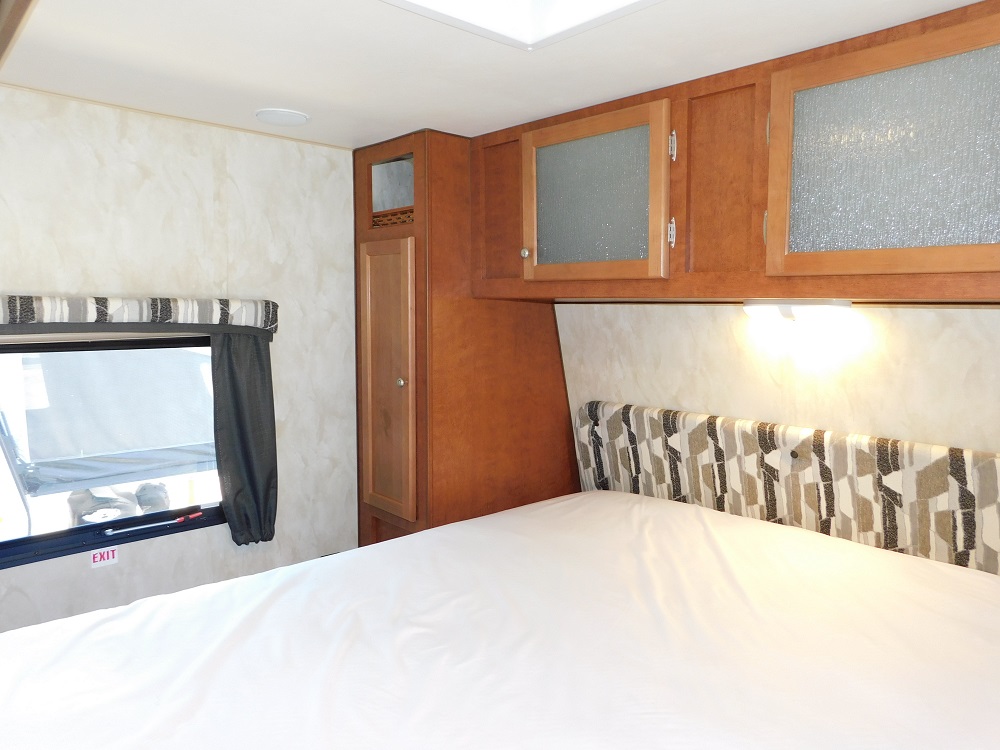 2017 Northwood Nash 29S Travel Trailer with Slide-out - Image 20