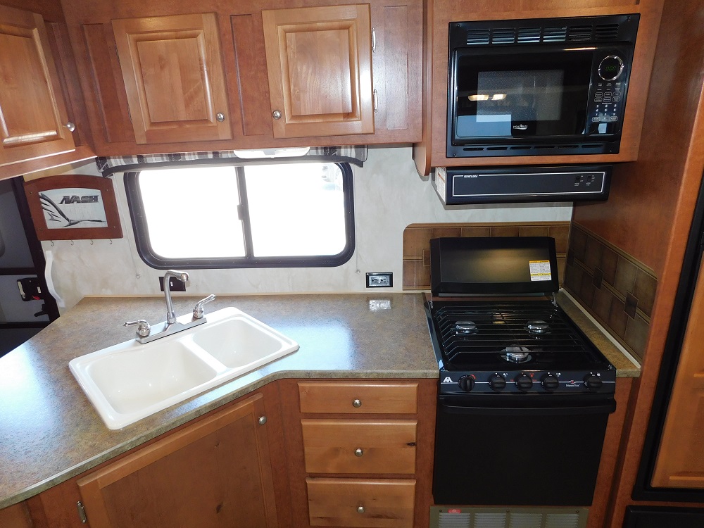 2017 Northwood Nash 29S Travel Trailer with Slide-out - Image 27
