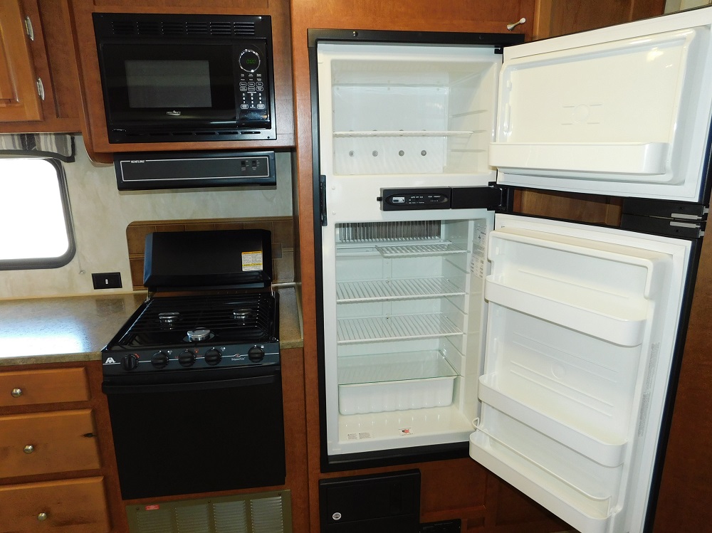 2017 Northwood Nash 29S Travel Trailer with Slide-out - Image 28
