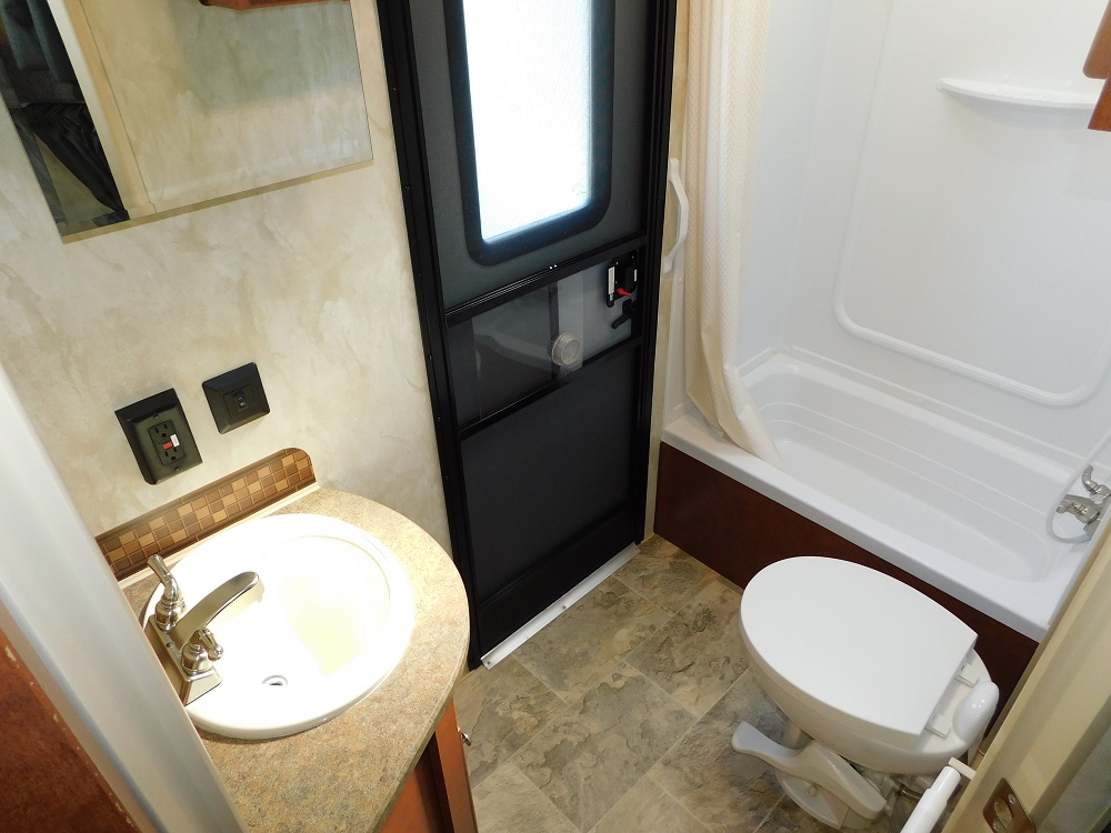 2017 Northwood Nash 29S Travel Trailer with Slide-out - Image 30