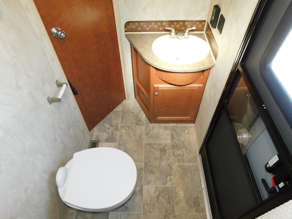 2017 Northwood Nash 29S Travel Trailer with Slide-out - Image 33