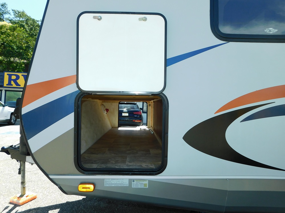 2017 Northwood Nash 29S Travel Trailer with Slide-out - Image 8
