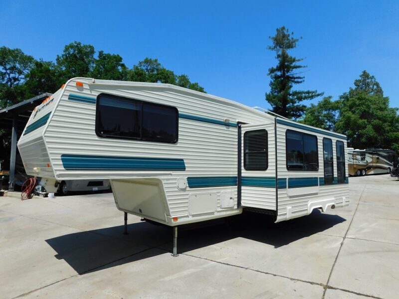 1995 Automate 5th Wheel with Slide-out - RV Connection